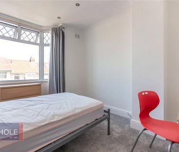 4 bedroom terraced house to rent - Photo 3