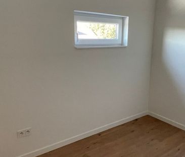 Appartement te huur in Lanaken voor € 700 met 1 slaapkamer - Photo 2