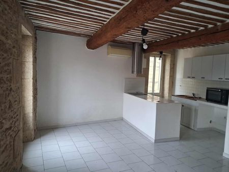Location - Appartement T2 de 52 m² dans un immeuble de village - Photo 3