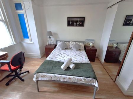 Dreamwood, Bournemouth, BH8 - Photo 5