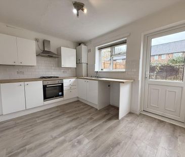 2 bedroom terraced house to rent - Photo 4