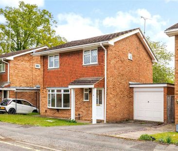 A detached family home situated in the heart of Sunningdale. - Photo 5