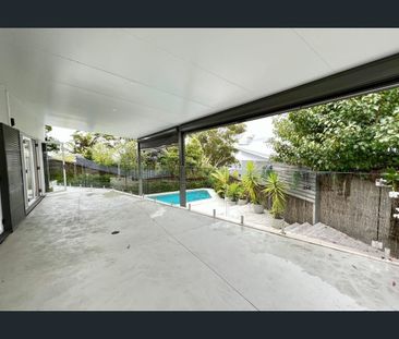 Modern Family Home with Pool and Ocean Views - Photo 5