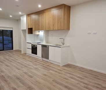 Spacious 2-Bedroom Townhouse - Ranui - Photo 4