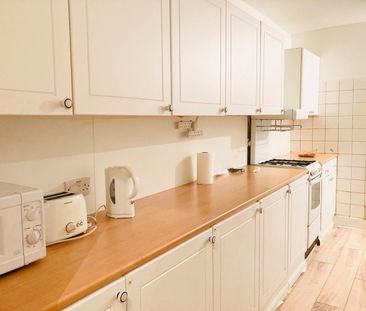 Room in a Shared House, Victoria Way, SE7 - Photo 5