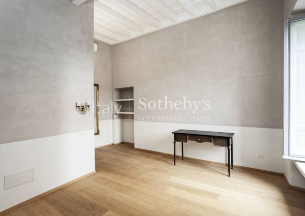 Charming Residence in a 17th-Century Palazzo