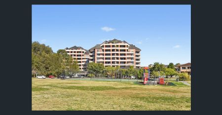 4 BEDROOM 1 STUDY TOWN HOSE IN RESORT COMPLEX - CROYDON - Photo 2