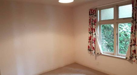 Modern 3-Bedroom Flat - Photo 2