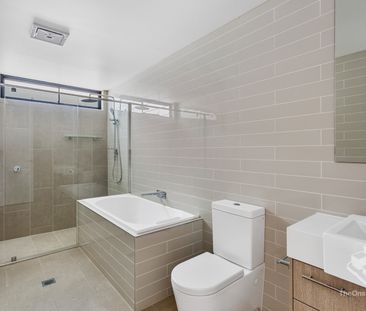 2min Walk to Westfield, Vida Complex, Resort Pool - Won't Last! - Photo 5
