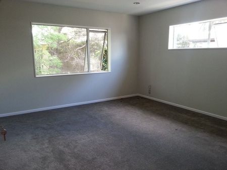 Spacious 5BR Home in Pakuranga - Photo 3