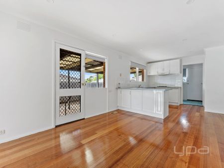 73 Centenary Avenue, Melton - Photo 2