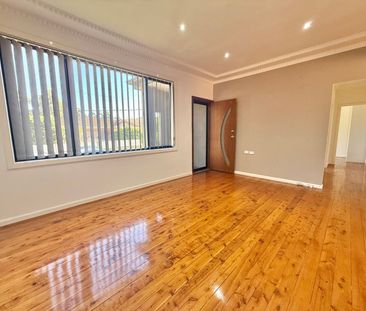 A welcoming home in a central location - Photo 1