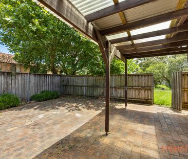 Spacious Renovated Townhouse with Courtyard - Photo 6