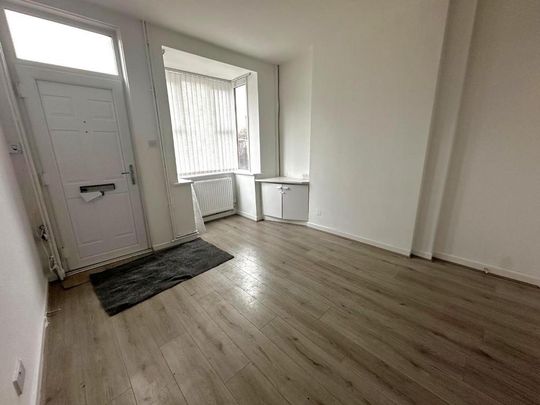 2 bedroom end of terrace house to rent - Photo 1