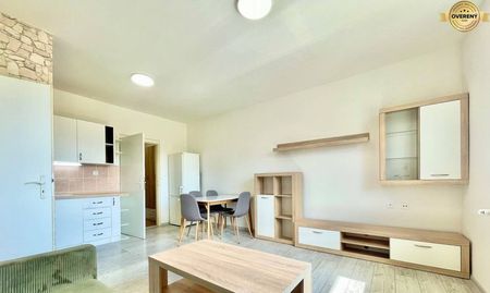 Na prenájom slnečný 2i byt s balkónom, ul. Východná, Trenčín - Photo 2