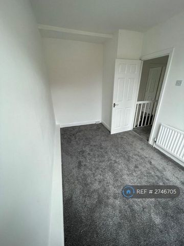 2 bedroom semi-detached house to rent - Photo 5