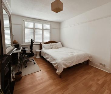 3 bedroom flat to rent - Photo 2