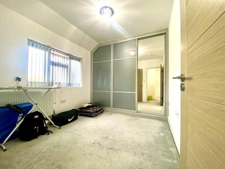 5 bedroom semi-detached house to rent - Photo 4