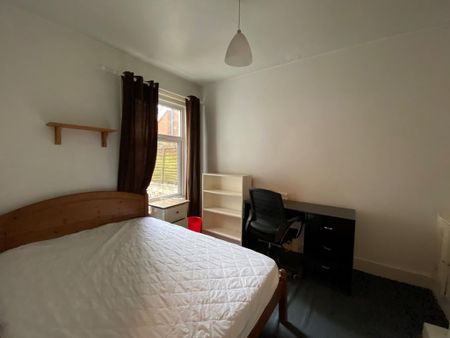 4 bedroom terraced house to rent - Photo 5