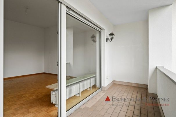 Modernisierte 2 ZKB mit Balkon, Einbauküche und Blick ins Grün der Umgebung - Photo 1