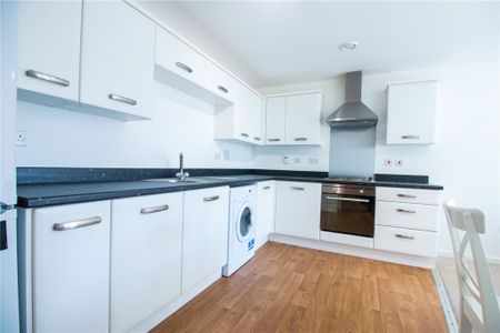 2 bedroom flat to rent - Photo 2