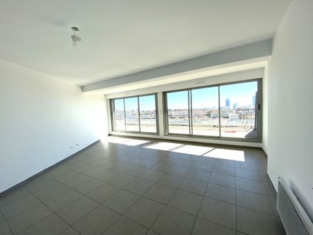 Appartement 3 pièces 91m2 MARSEILLE 14EME 998 euros - Photo 4