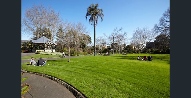 Neat & Tidy 3 Bedroom House - Photo 1