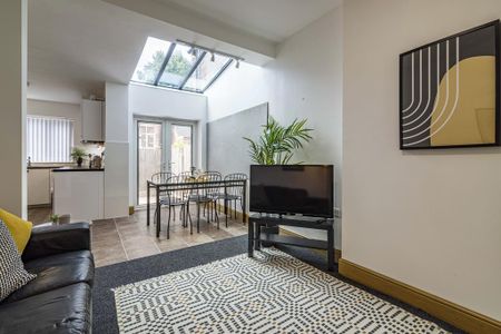 6 bedroom house to rent - Photo 2