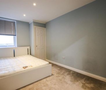3 bedroom flat to rent - Photo 4
