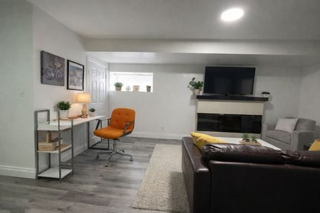 For Lease - 214 Clanton Park Road, Toronto, Ontario - Photo 2