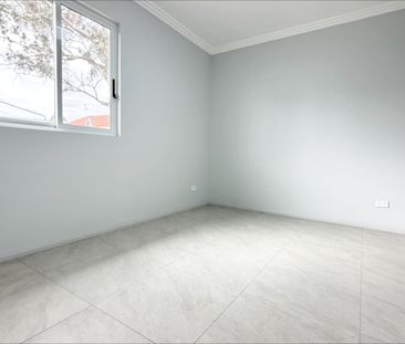 Fully Renovated Five-Bedroom Family Home - Photo 2
