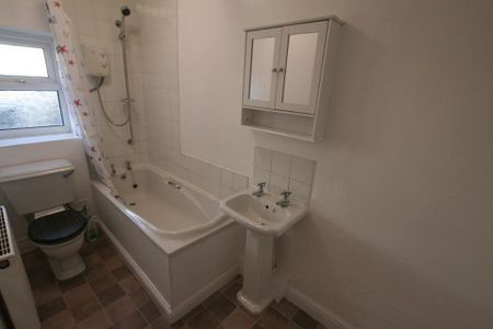3 bedroom terraced house to rent - Photo 5