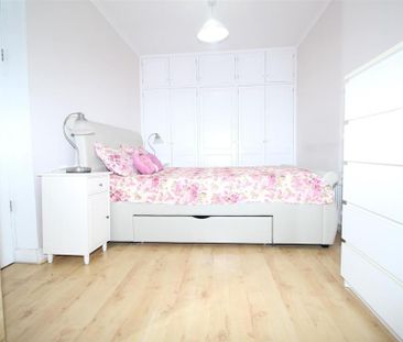 4 bedroom end of terrace house to rent - Photo 2