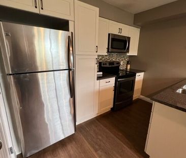 Lexington Manor Furnished - Photo 4