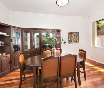 27 Halley Avenue, Camberwell VIC 3124 - Photo 2