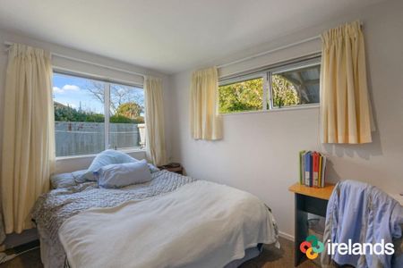 Bright Sunny Four Bedroom Student House - Photo 3