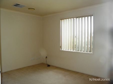 28 Rangeview Terrace, BULLEEN - Photo 2