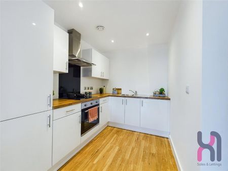 2 bedroom flat to rent - Photo 4