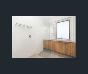 TOP FLOOR TRANQUILITY! - Photo 2