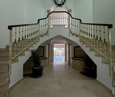 Detached Villa in Elviria - Photo 4