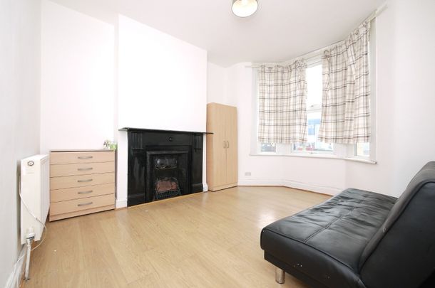 4 Bed End Terrace, Plaistow Road, E15 - Photo 1