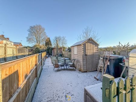 2 bed terraced house to rent in Queens Road, Hinckley, LE10 - Photo 3