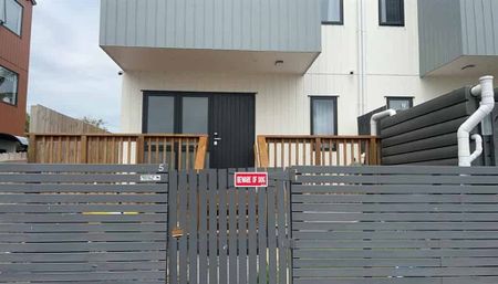 Pet friendly terrace house - Photo 3