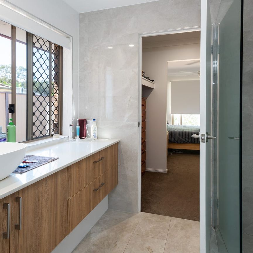 COOMBABAH - MODERN FAMILY HOME IN QUIET CUL-DE-SAC - Photo 1