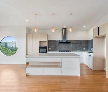 Spacious 3-Bedroom Home in Banora Point – Water Included! - Photo 2