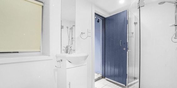 Studio in prime location- Access via Ryedale lane - Photo 3