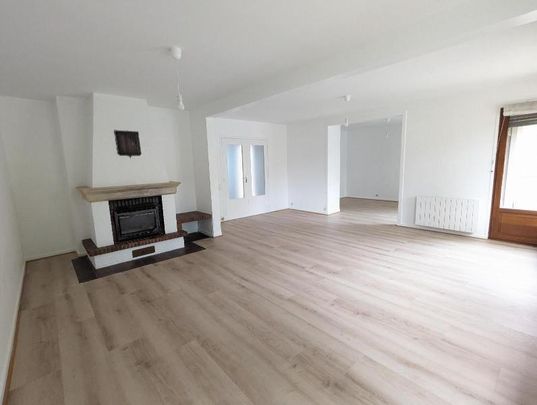 Location Appartement 4 pièces 131m² CHAMALIERES 63400 - Photo 1