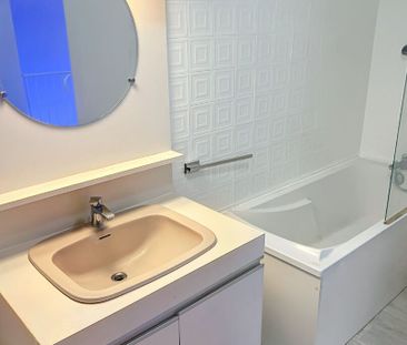 Appartement à louer - REIMS HYPER CENTRE - Photo 2