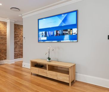 Oversized 174m² Luxury Haven in Dawes Point with Water Views | Furn... - Photo 2