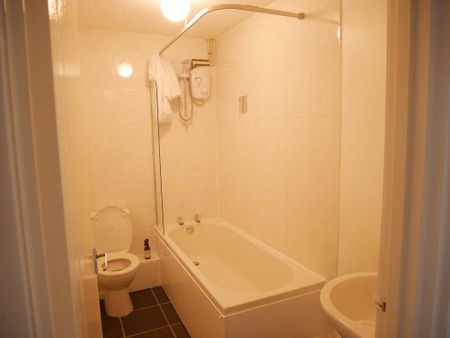 2 bedroom semi-detached house to rent - Photo 5